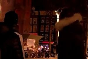 Кружевное белье на малышке